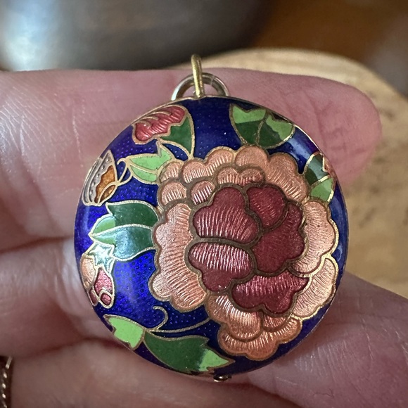 Lovely vintage floral cloisonné pendant - Picture 3 of 8